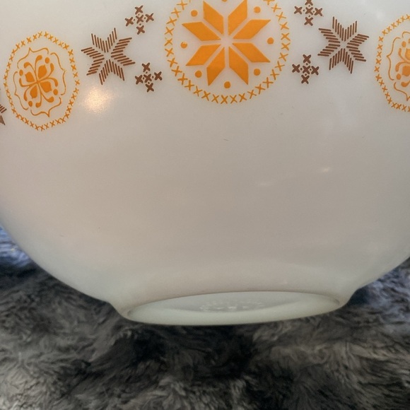 Vintage 1960 Pyrex Town & Country Cinderella
Bowl 444 4QT - Picture 7 of 12